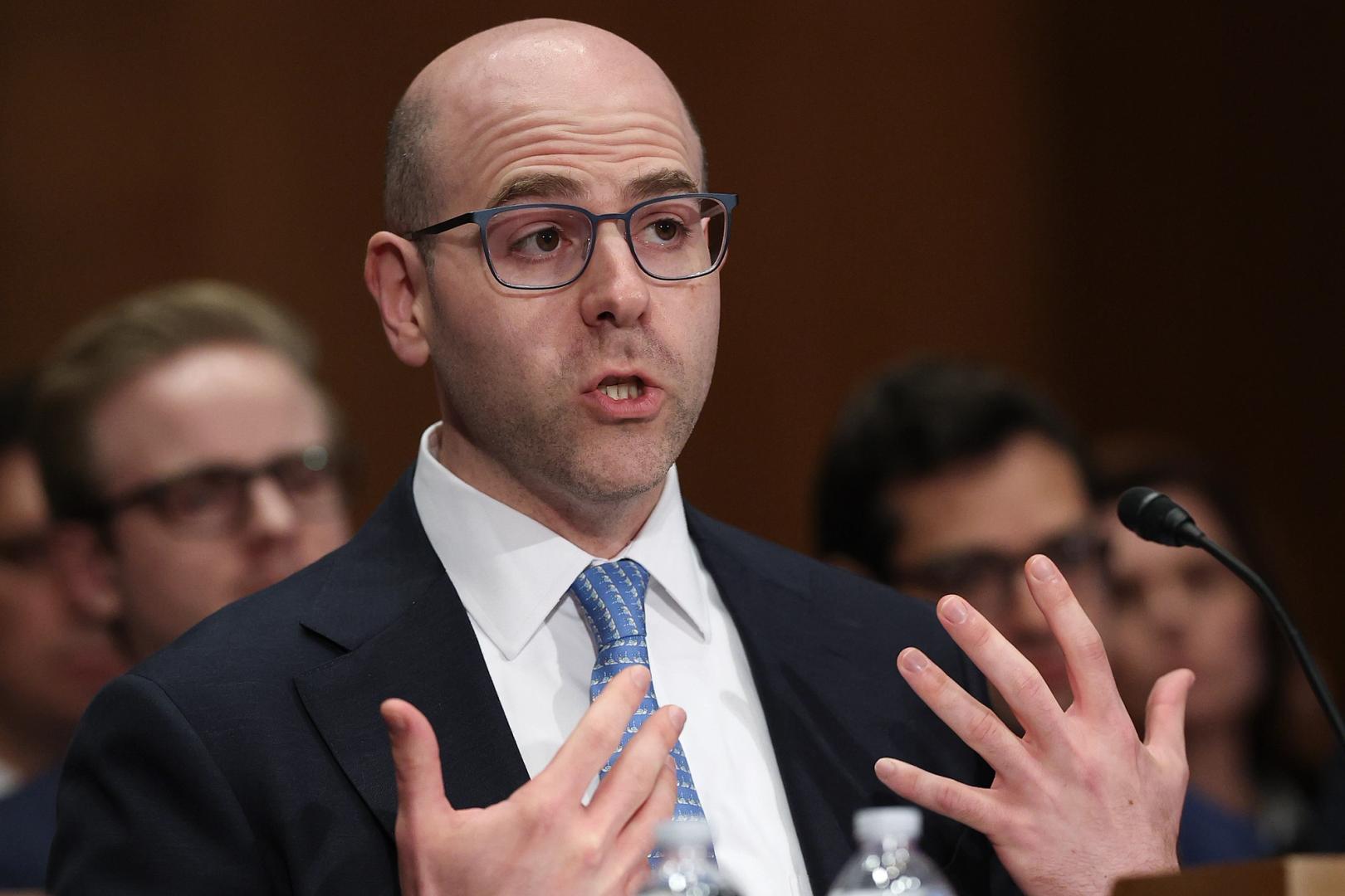 Federal Reserve Official Calls for Policy Overhaul as Stablecoin Market Eyes $3 Trillion Milestone