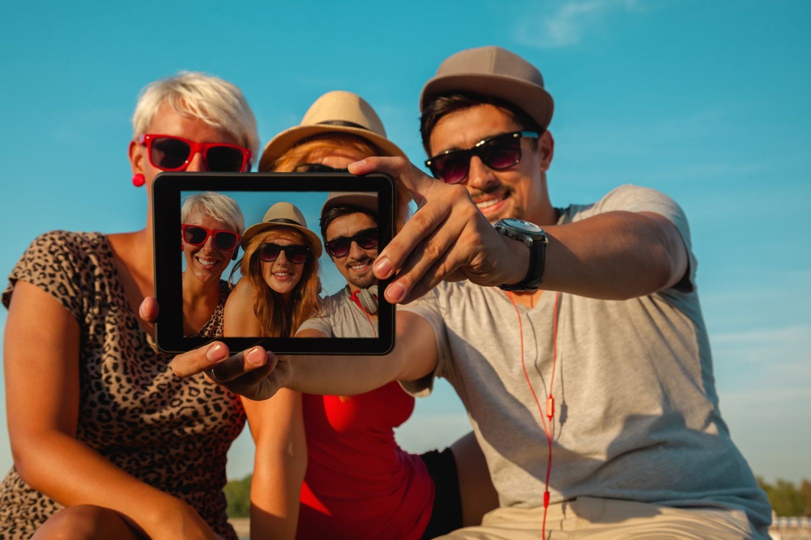 Farcaster Pivots to Crypto Wallets as Gateway to Decentralized Social Media Growth