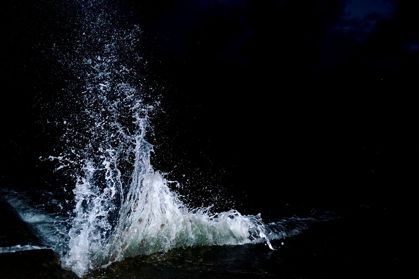 Hyperliquid Eyes Competitive Edge with Fee Reduction Proposal Amid DeFi Trading Wars