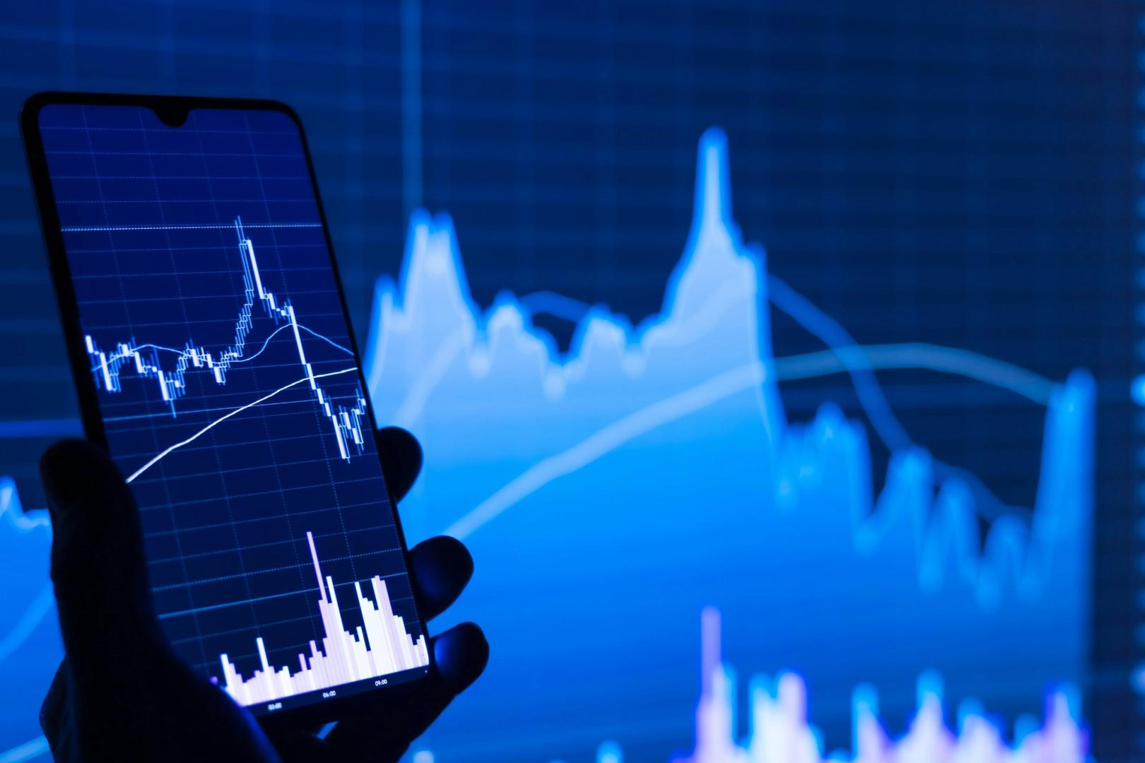 Bitcoin Momentum Indicator Flashes Bullish Signal: Critical Price Targets Emerge