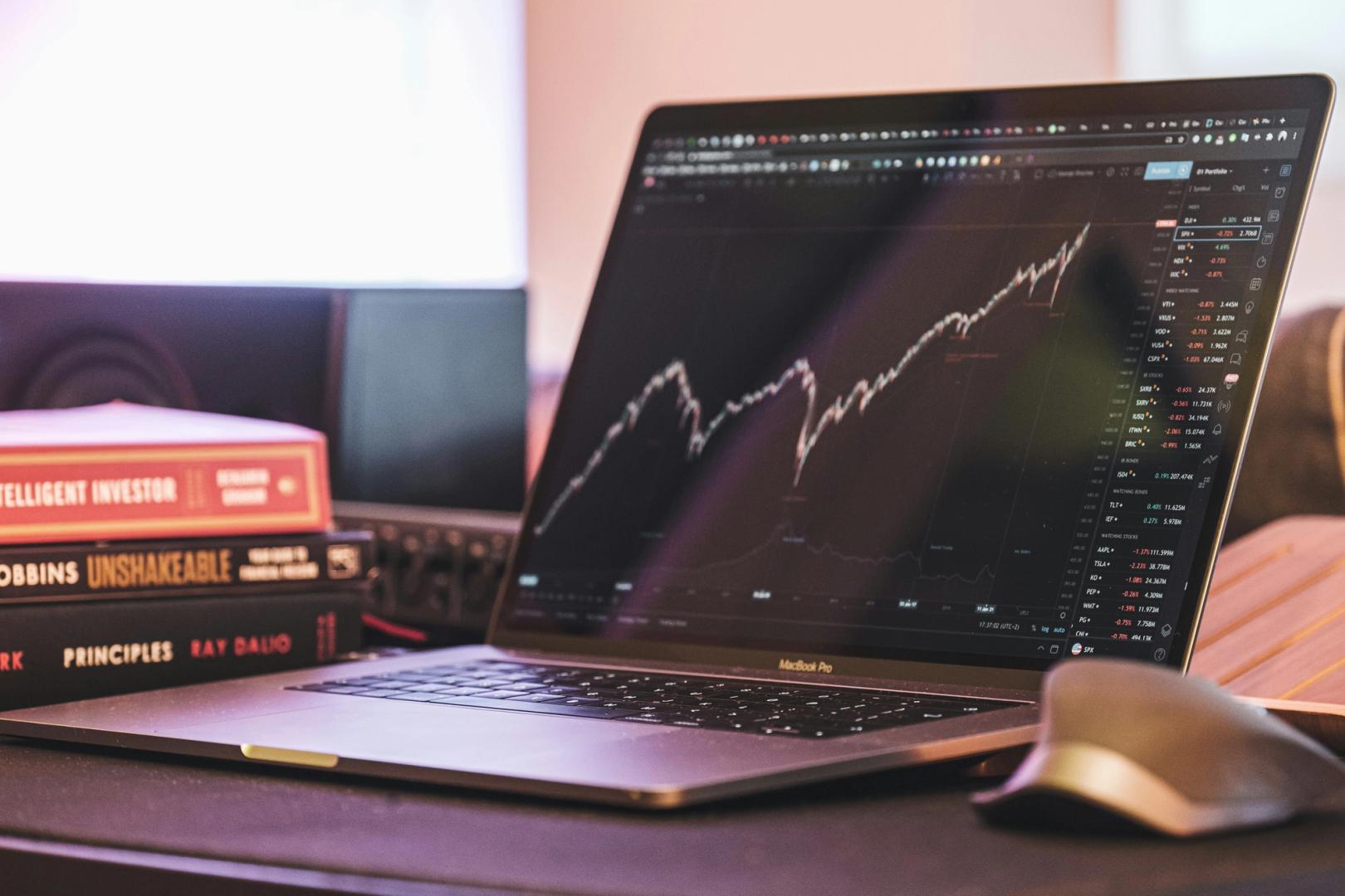 Stock Market Valuations Echo 2000 Tech Bubble as Investors Brace for Potential Correction