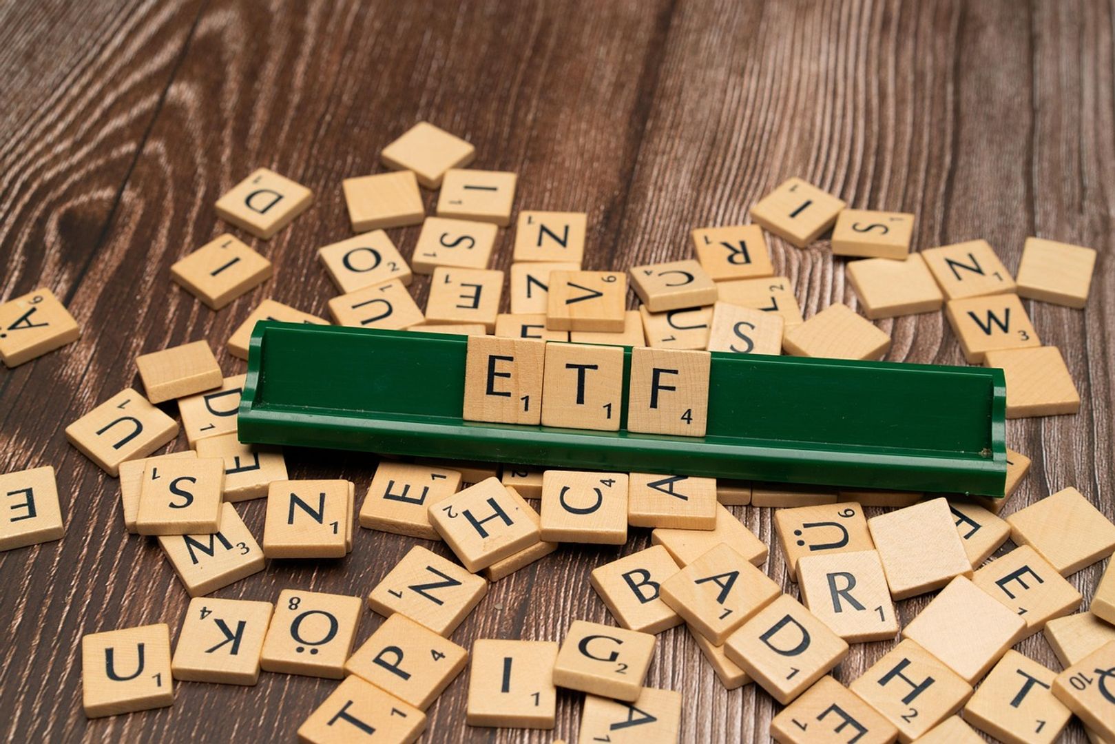Major Cryptocurrencies Fall Behind as Stock Market Surges and ETF Inflows Decline