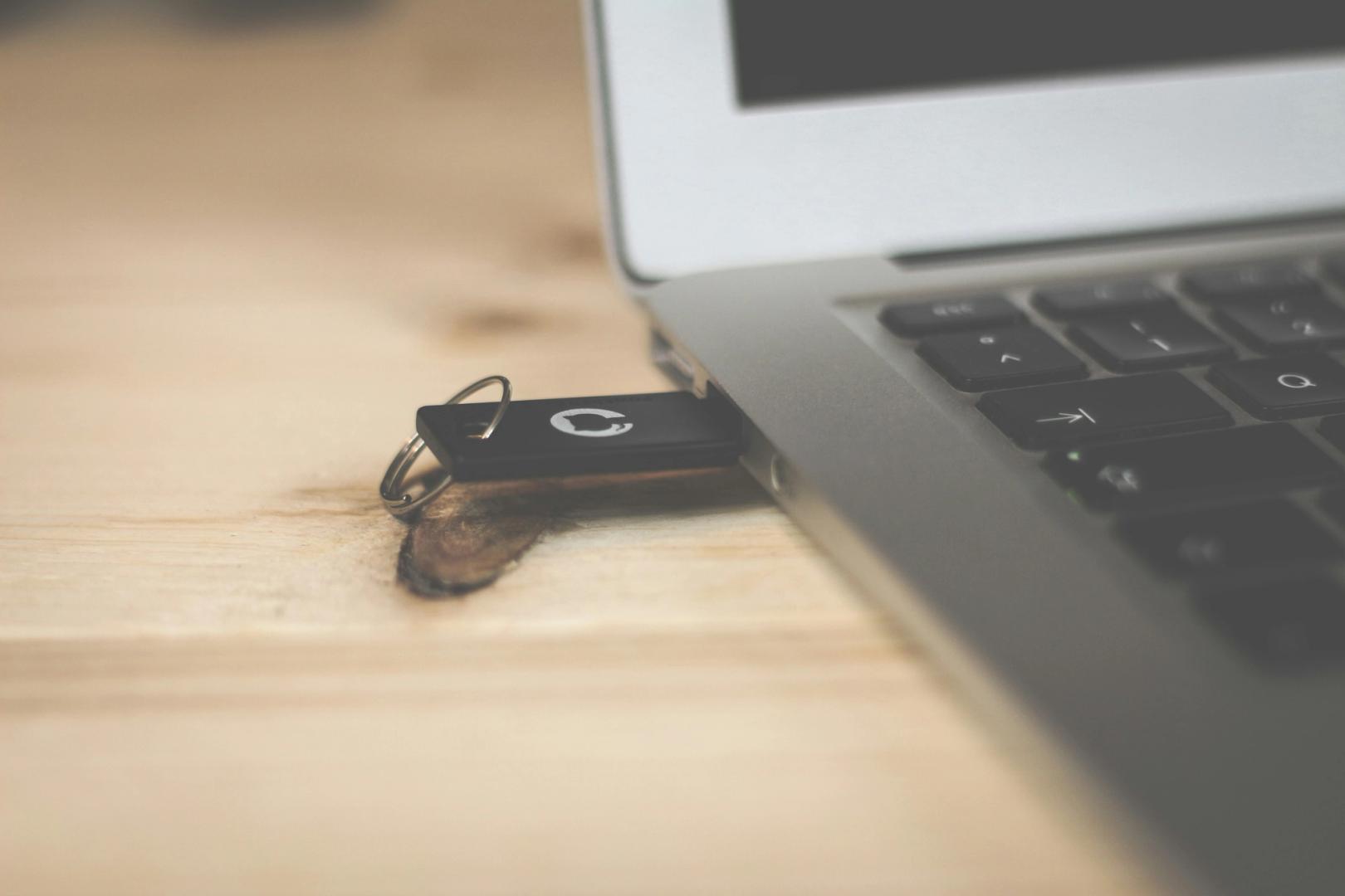 USB-Spreading Crypto Wallet Hijacker Uncovered by Microsoft Security Researchers